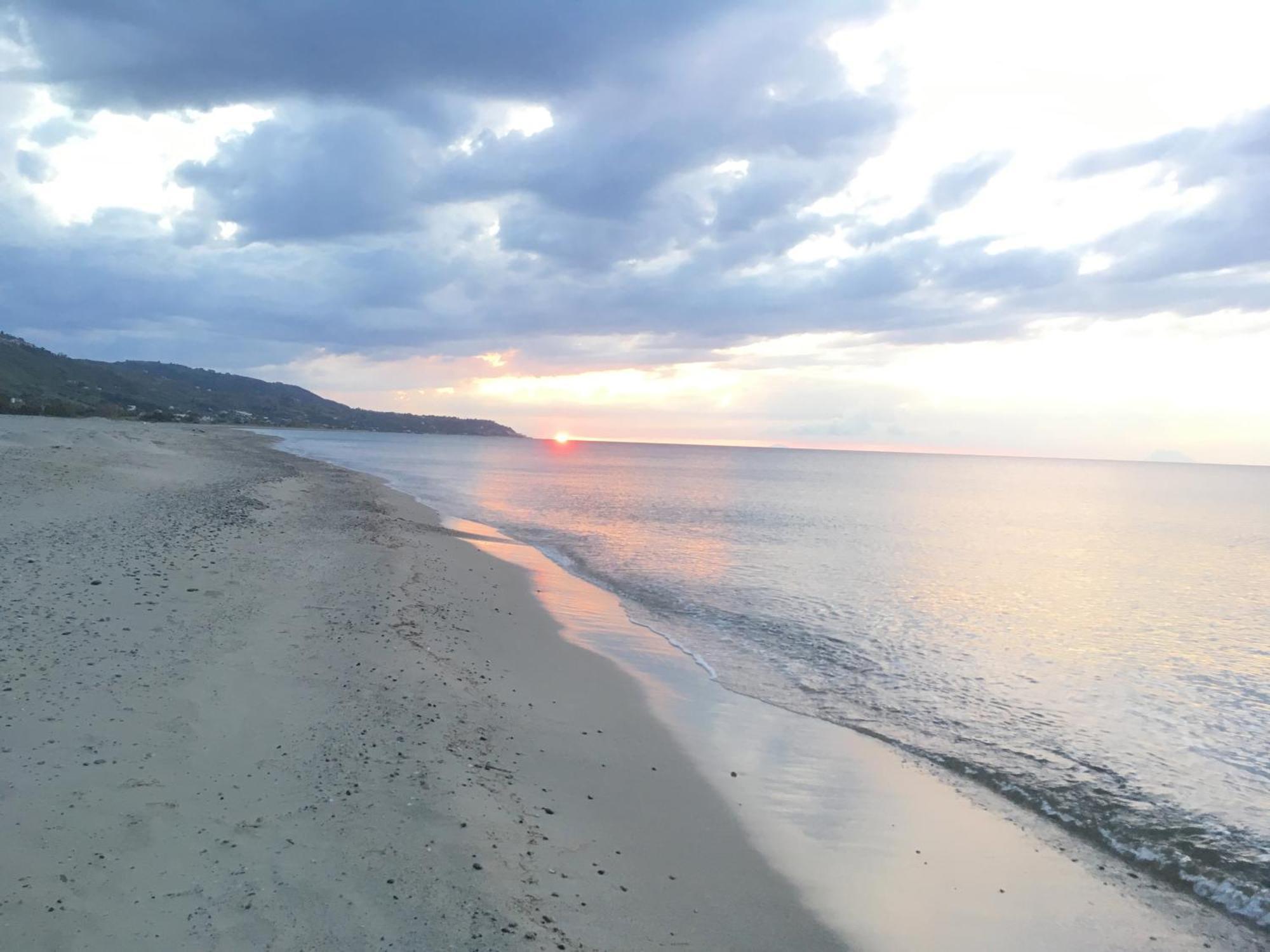 Casa Sulla Spiaggia- Mortelle เมสซีนา ภายนอก รูปภาพ